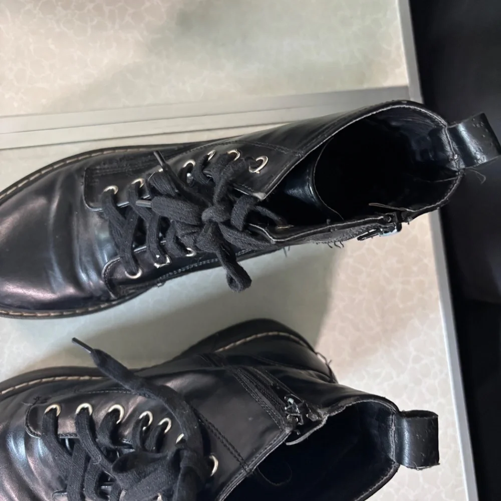 Size 7 2 Pack Low Cut Boot Bundle Priced To Sell - Picture 6 of 11